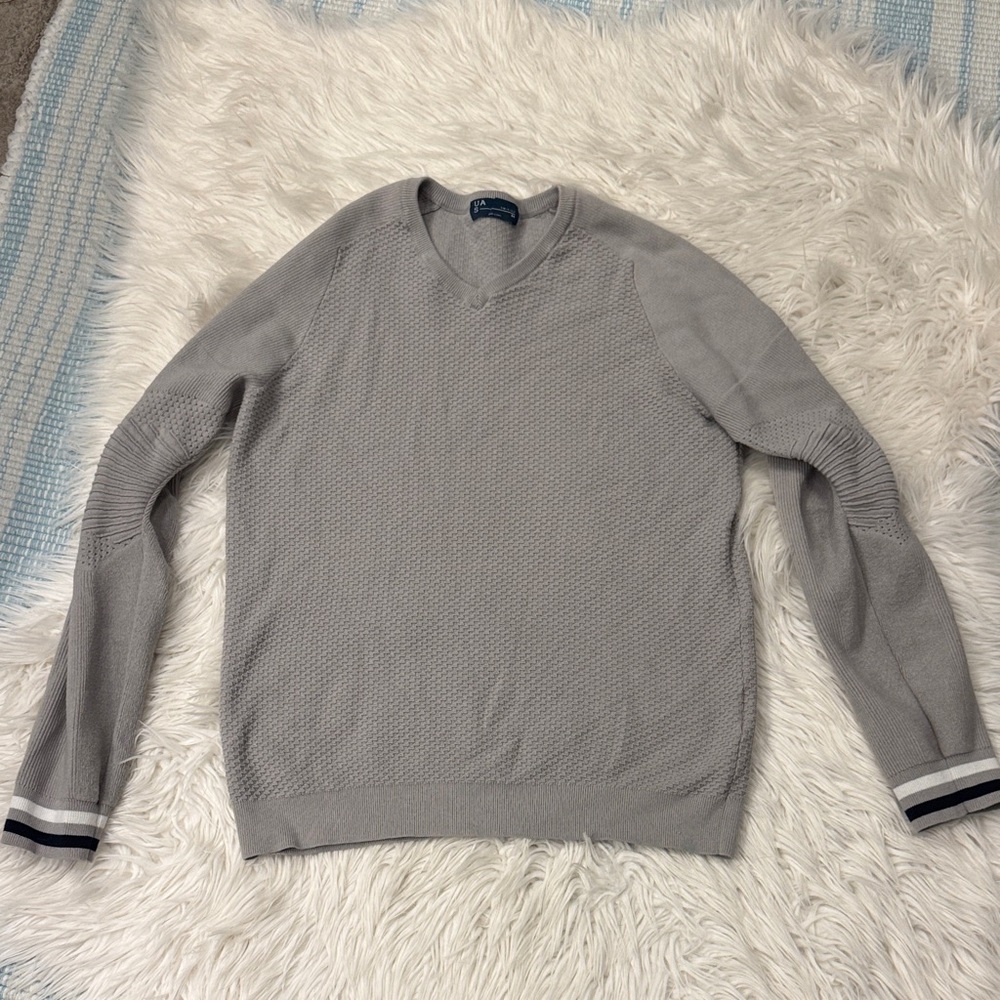 Men’s Gray V-Neck Under Armour USA Sweater